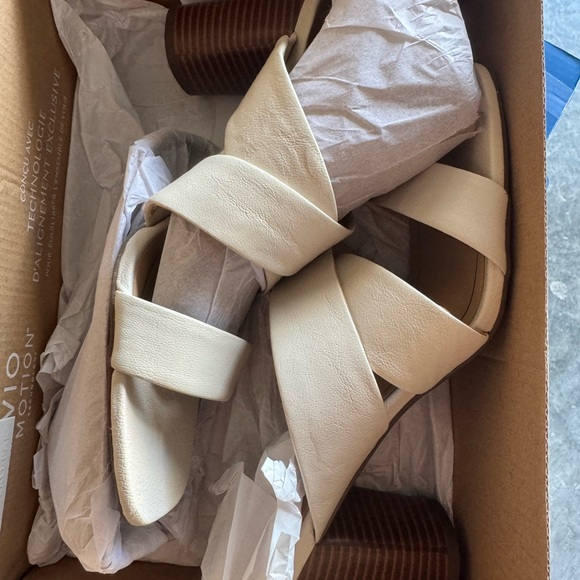 Vionic Women's Merlot Slide Sandal - Picture 2 of 3